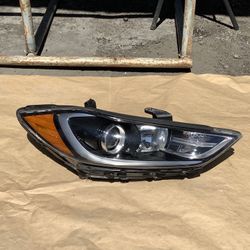 2017-2018 Hyundai Elantra Right Passenger Headlight OEM