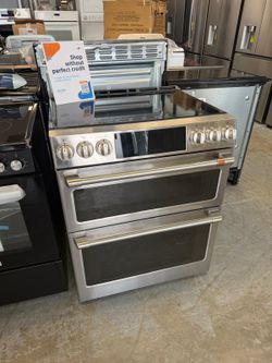 CAFÉ™ 30" Smart Slide-In, Front-Control, Radiant and Convection Double-Oven Range CES750P2MS1