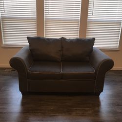 Couch (Free delivery)