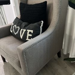 Accent Chairs 