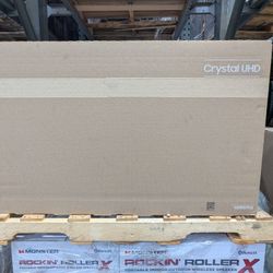 SAMSUNG 43" Class 4K Crystal UHD (2160P) LED Smart TV with HDR UN43TU7000