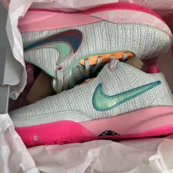 Lebron 20 XX Size 9 Basketball Shoes