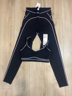 Alo Yoga Airbrush Heart Throb Bra and Legging 2 Piece Set M