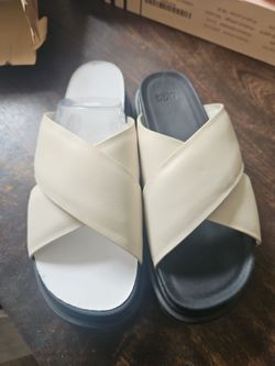 UGG fashion sandal