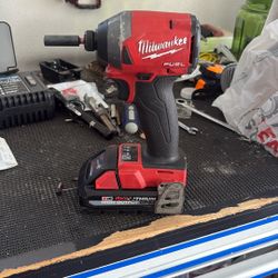 M18 Milwaukee Impact Drill With High Output CP3.0 Battery 