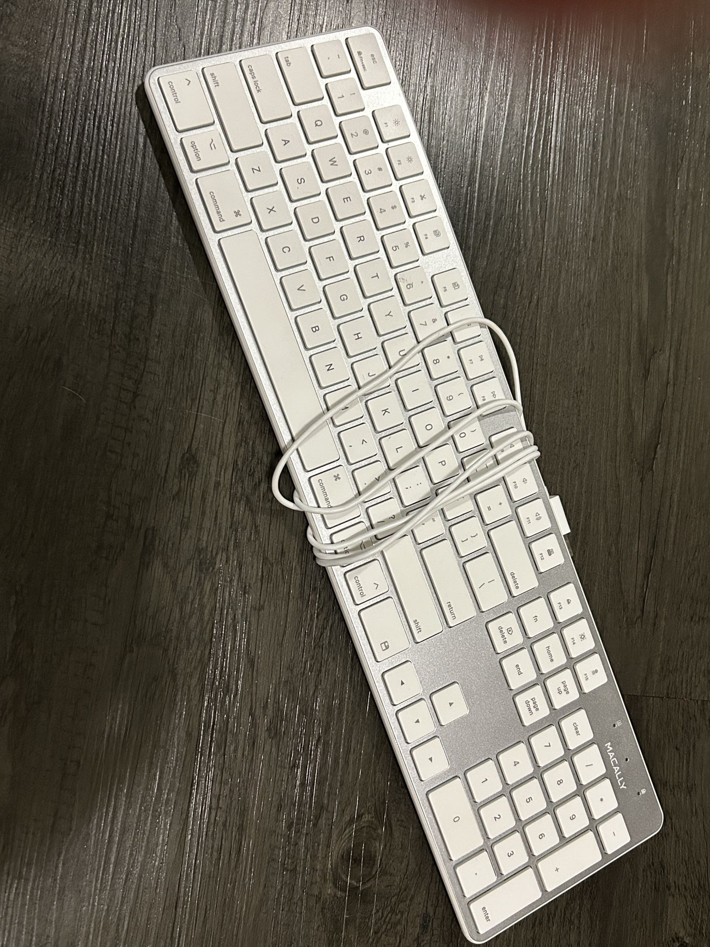 Mac style Keyboard with number pad