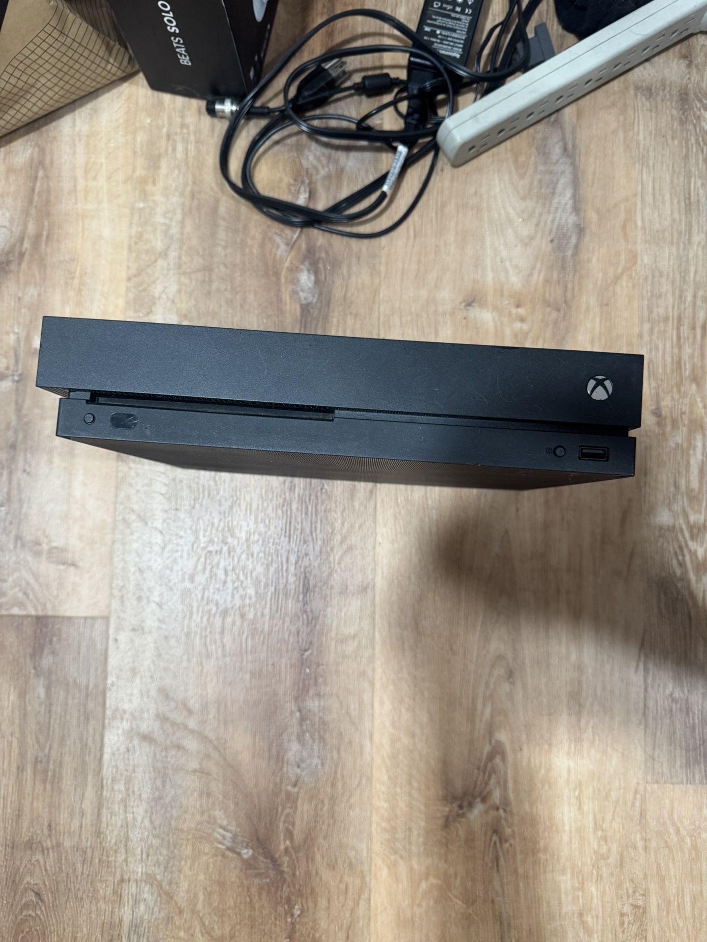 xbox one x read description