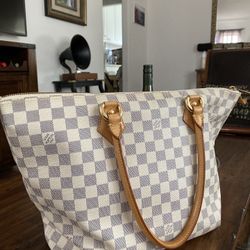 Louis Vuitton Purse