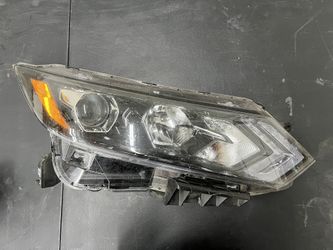 2020 2021 2022 Nissan Rogue Sport passenger headlight RH Halogen OEM