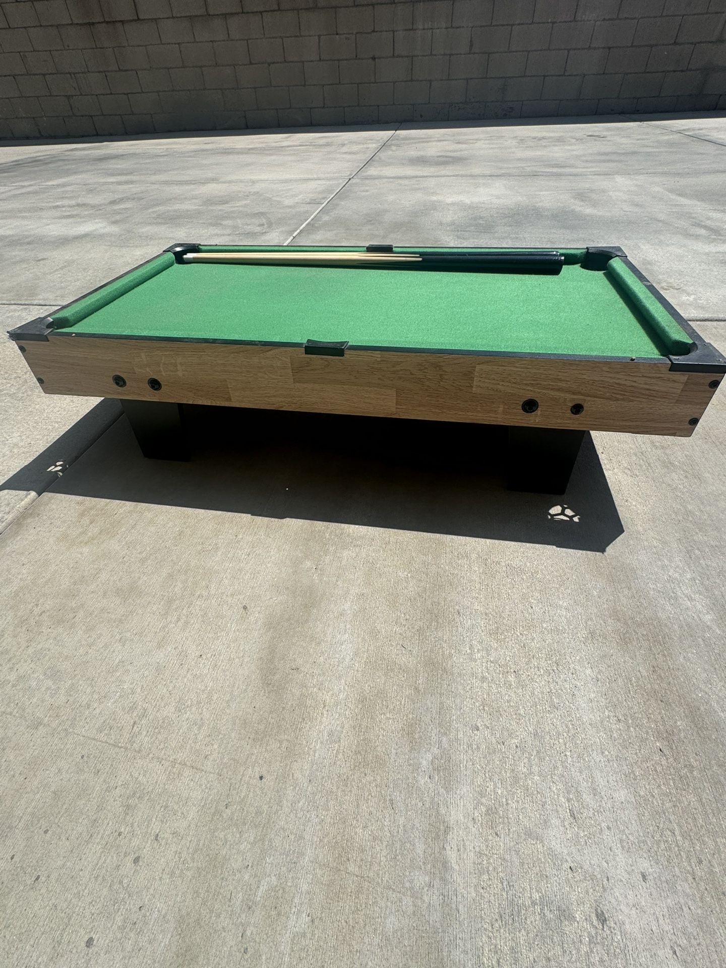 20β Mini Pool Table with Sticks & Balls β $15 OBO