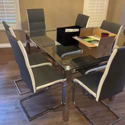 Dining Table With 6 Chairs $250