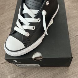 Converse Size 2 Kids Sneaker 