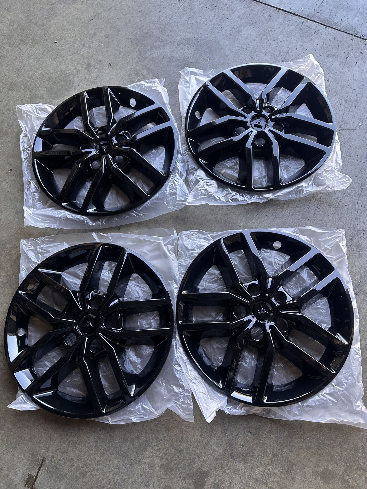 Coast to Coast IMP425BLK Impostor Wheel Skin Set for 16-20 Jeep Grand Cherokee