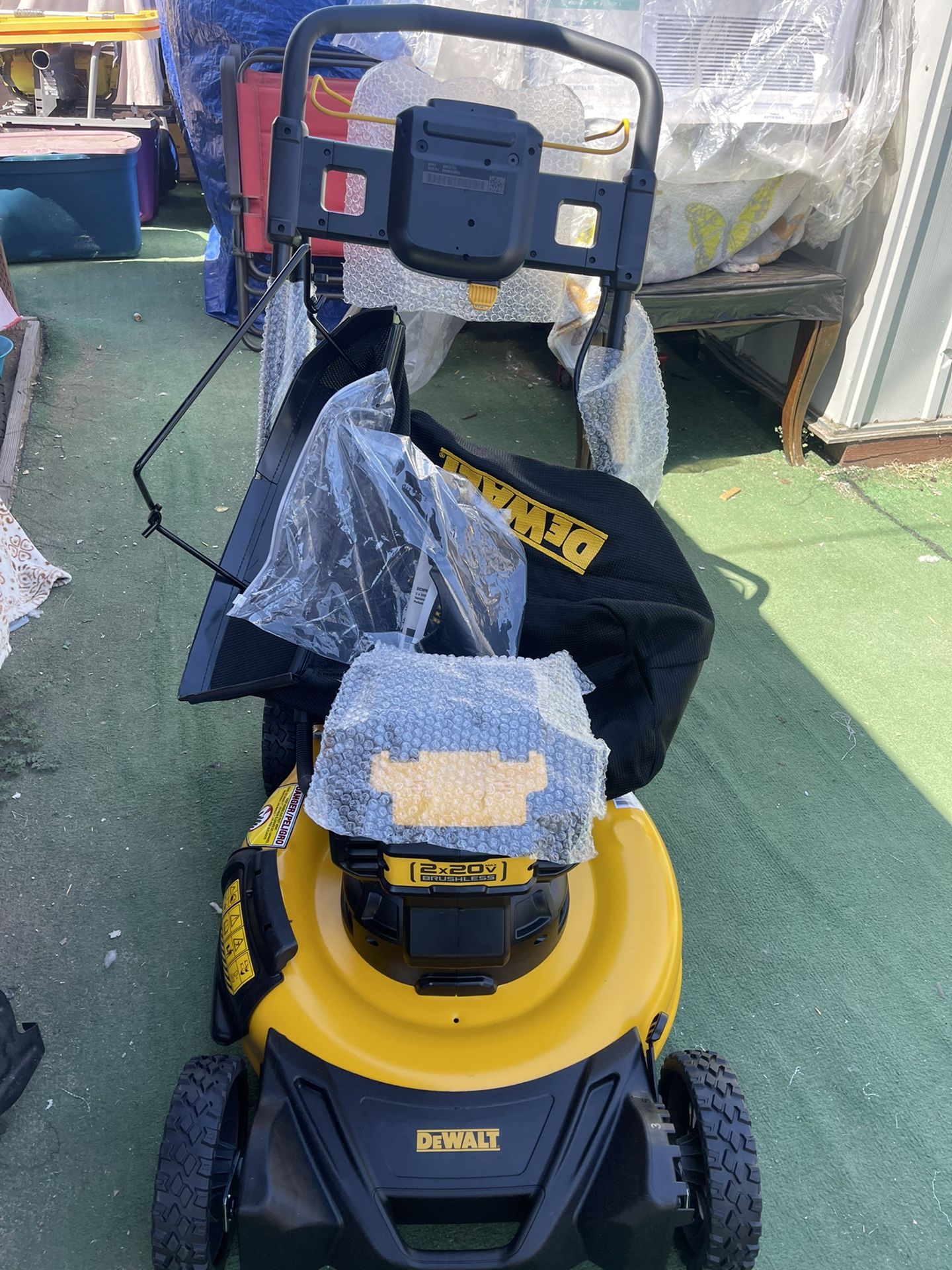 DEWALT 20V MAX Battery Powered Walk Behind Push Lawn