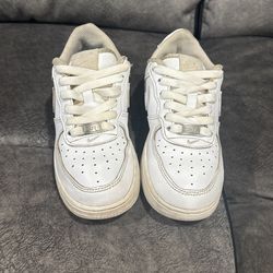 White Air Force 1 Size 1.5