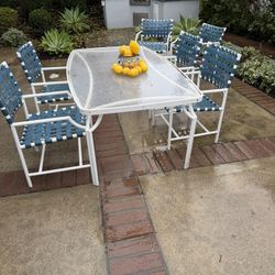 Back Yard Table and Chairs 