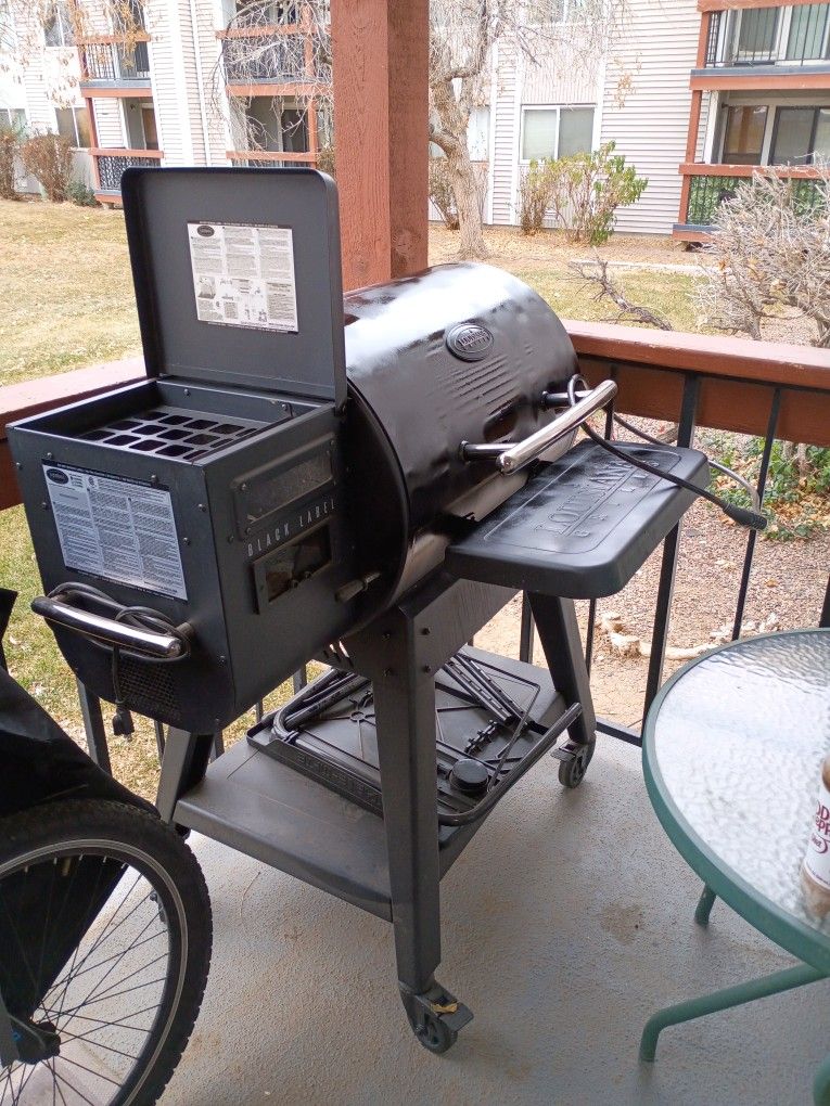 Louisiana Grill Smoker Takes Wood Pellets Electric Like Brand New