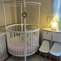Super Adorable Round White Crib