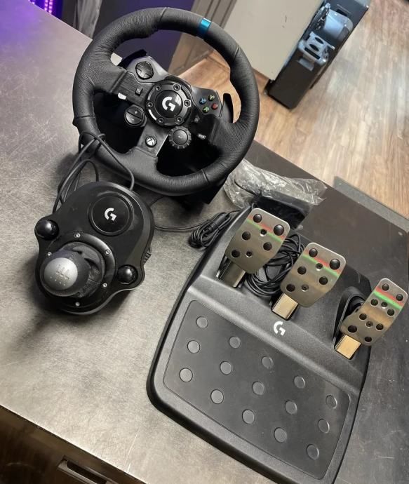 Logitech G923 + Driving Force Shifter