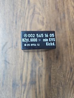 002 545 16 05 Fuel Pump Relay