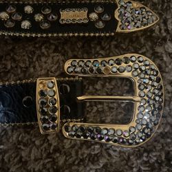 Black Leather Lv belt for Sale in Phoenix, AZ - OfferUp