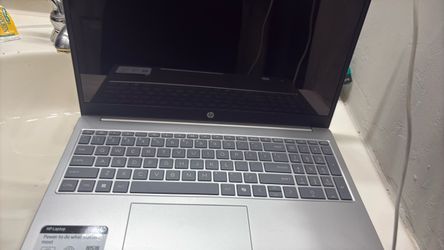 HP 15.6”  touchscreen laptop (intel i7. 16GB RAM, 512GB SSD)