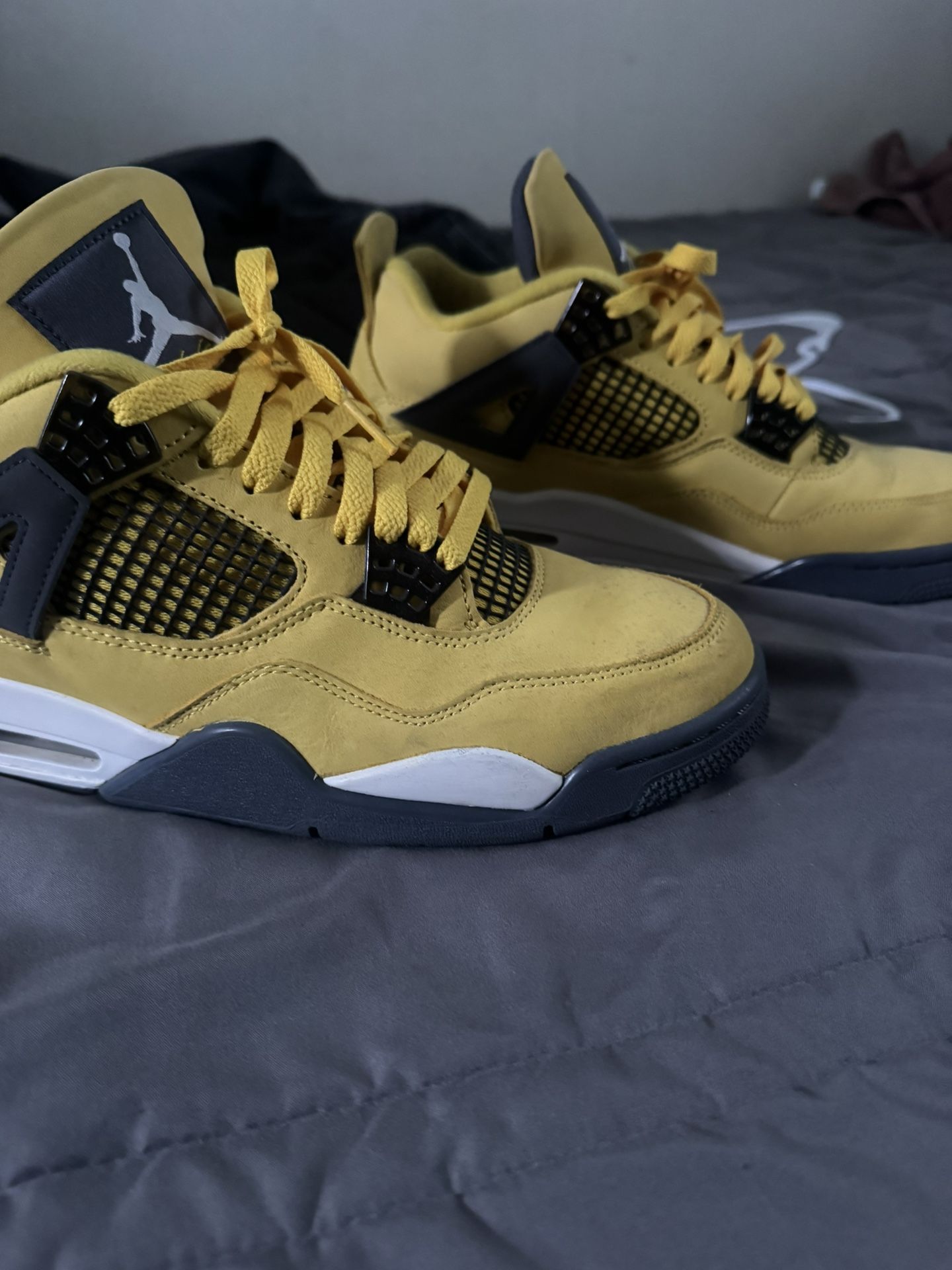 Air Jordan 4 Retro Lighting 2021