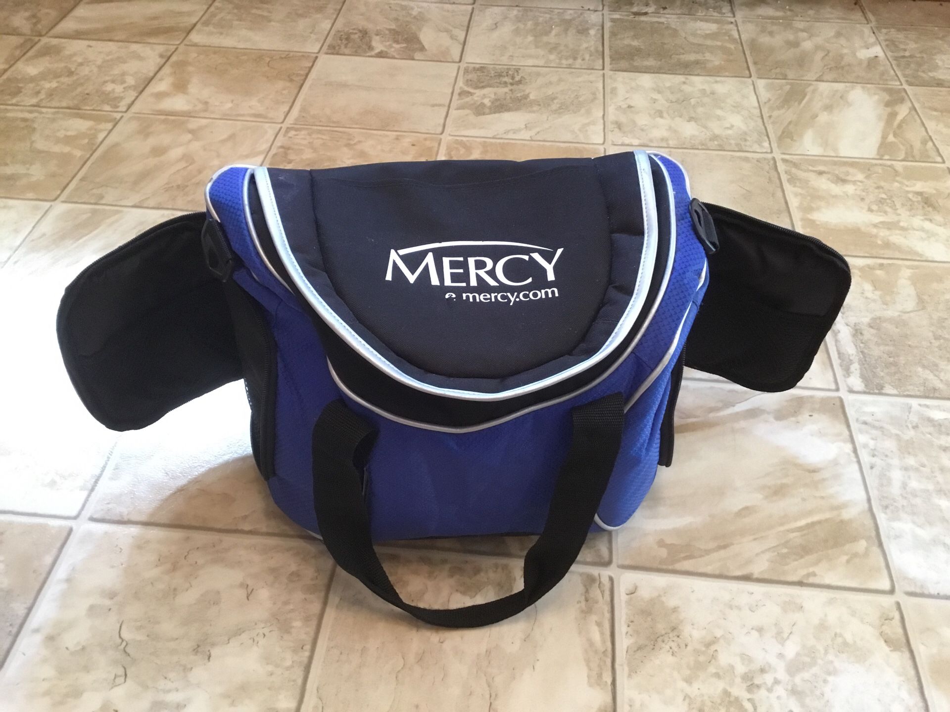 Portable cooler ... very clean with several extra pockets. Like New!