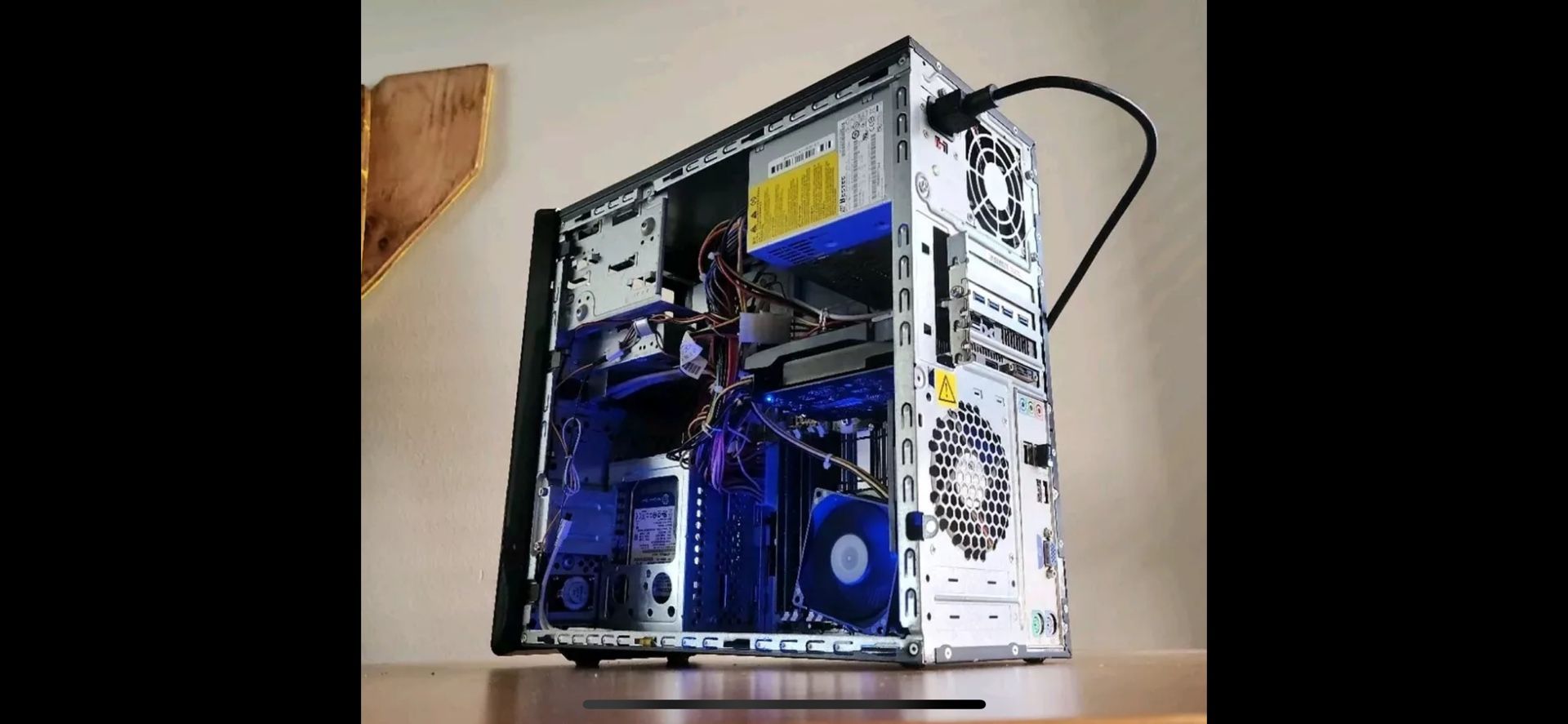 HP Compaq DX2400 (Intel Core 2 Quad, 8GB, 350GB, AMD RX Radeon 560 2GB, WIFI)