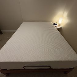 Signature Design by Ashley Queen Size Chime 12 Inch Medium Firm Memory Foam Mattress with Green Tea & Charcoal Gel for Pressure Relief 