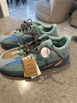 Yeezy Boost 700 10. New 