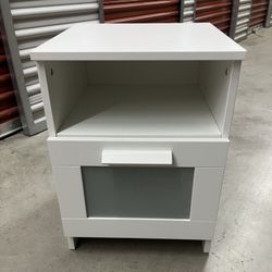 White Wooden Nightshade W/ Shelf And Drawer