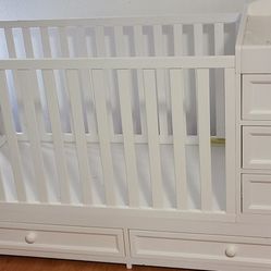 Baby crib w Changing Station And drawers
