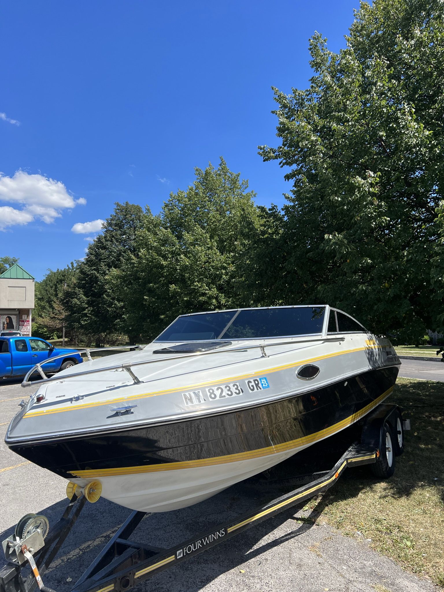 1987 Four wins 21 ft OMC cobra V 6