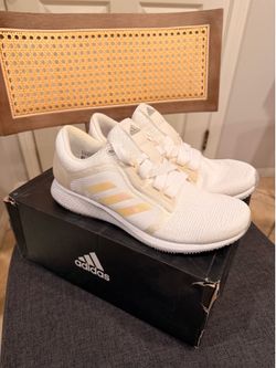 NEW Women’s Adidas size 10