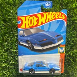 Hot Wheels 1986 Chevrolet Camaro Z28 5-1/10 Black & Gold #HotWheels #Camaro