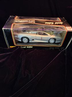 Jaguar XJ220 1:18 Model Car