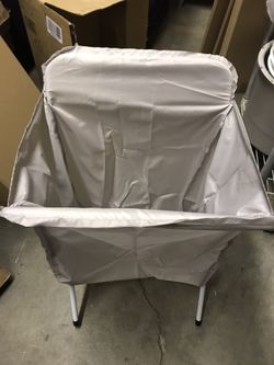 Laundry hamper basket