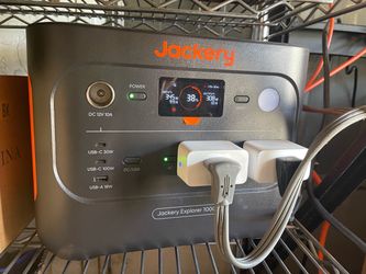 Jackery 1000v2 + 3x 200watt Solar Panel and Wires