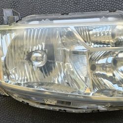 2009-2011  Honda Element Headlight Driver Left Side OEM 33151-SCVA40 2010

Removed from 2011 Element. Headlights have normal wear. Please message me i