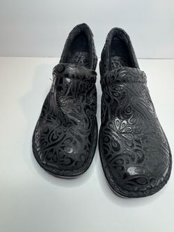 B.O.C Black Leather Embossed Paisley Clogs Women's Size 9M