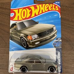 Brand New Unopened Hot Wheels Diecast Car Collectible Gold ‘89 Mercedes Benz 560 SEC AMG