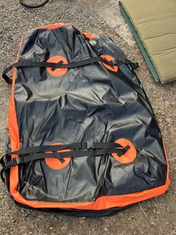 Like new soft-shell car rooftop cargo carrier bag