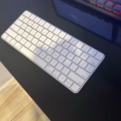 Apple Keyboard 