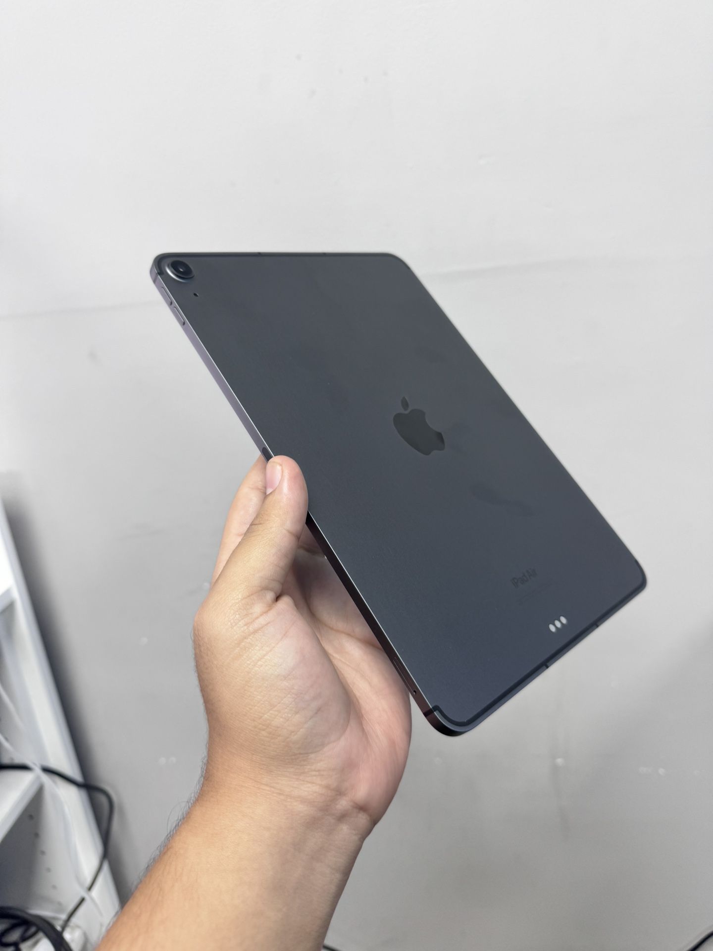 iPad Air 5 WIFI - Cellular Unlocked