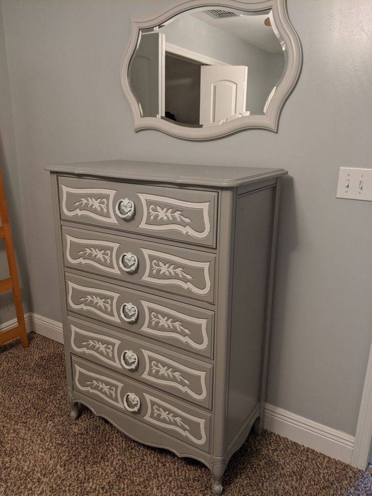 Gray 5 drawer wood french provincial vintage dresser with mirror