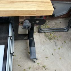 BRAND NEW HUSKY ADJUSTABLE TABLW 