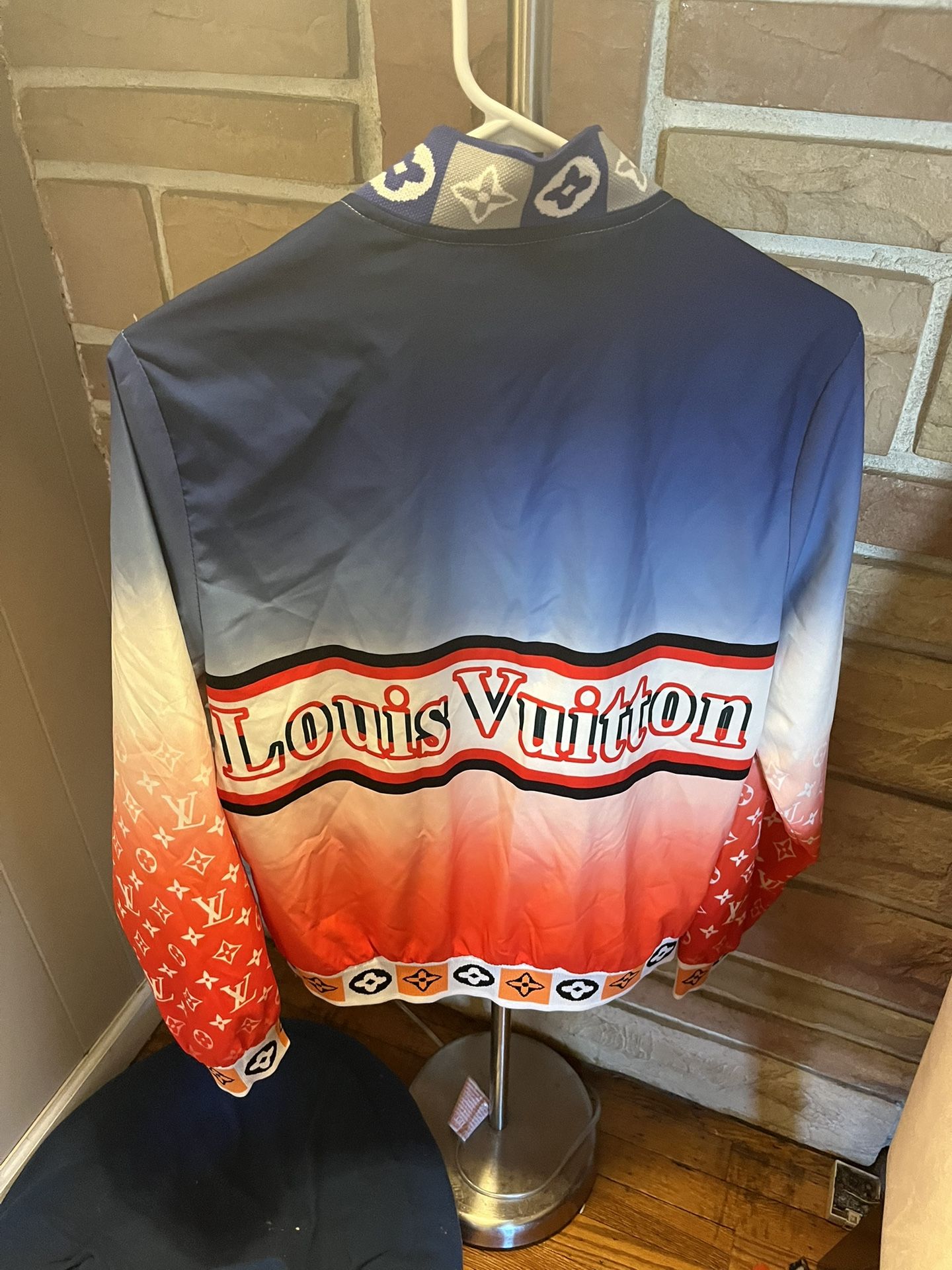 Men’s Medium Louis Vuitton Wind Breaker