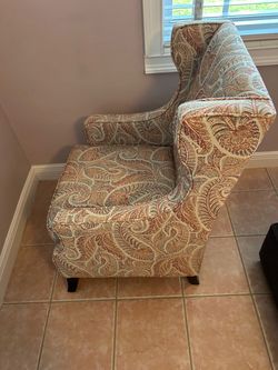Accent chair in almost new condition