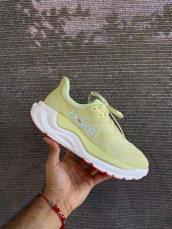 Hoka Arahi 8 low-top running shoes.